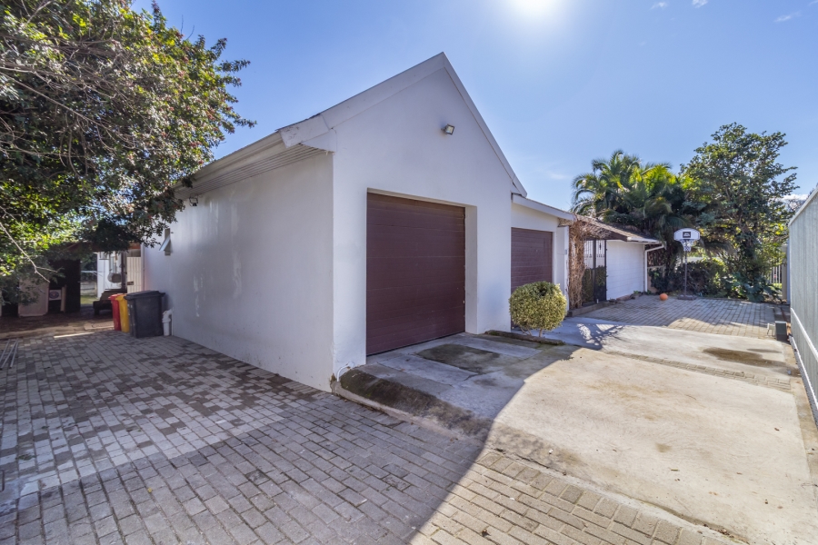 5 Bedroom Property for Sale in Uitsig Western Cape
